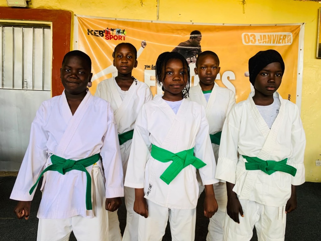 Jeunes karatékas KEB'SPORT en tenue